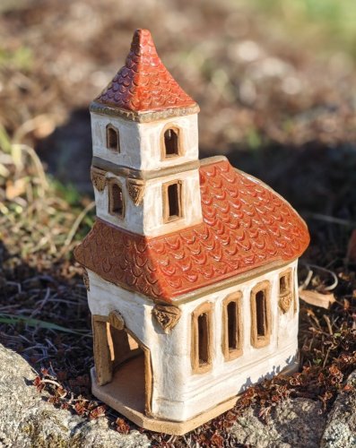 Keramický svícen – kostelík s věžičkou