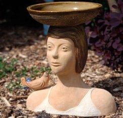 Zahradni krmítko/pitko