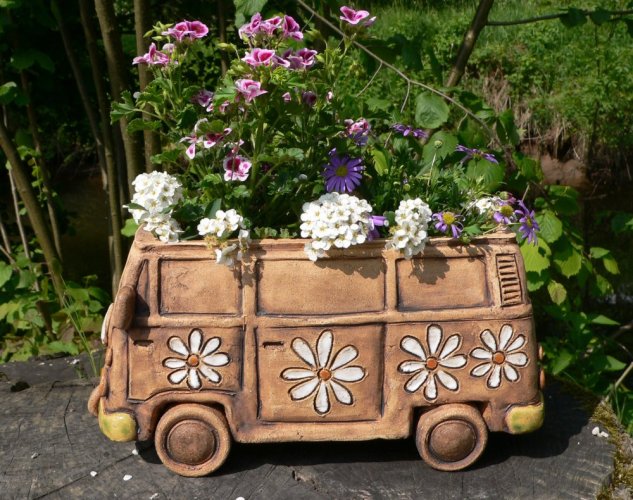 ,,Hippie van,, květináč