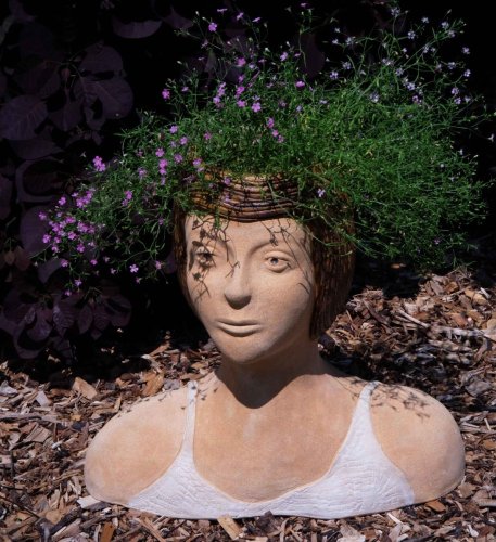 záhradní socha - květináč