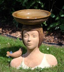 Zahradni krmítko/pitko